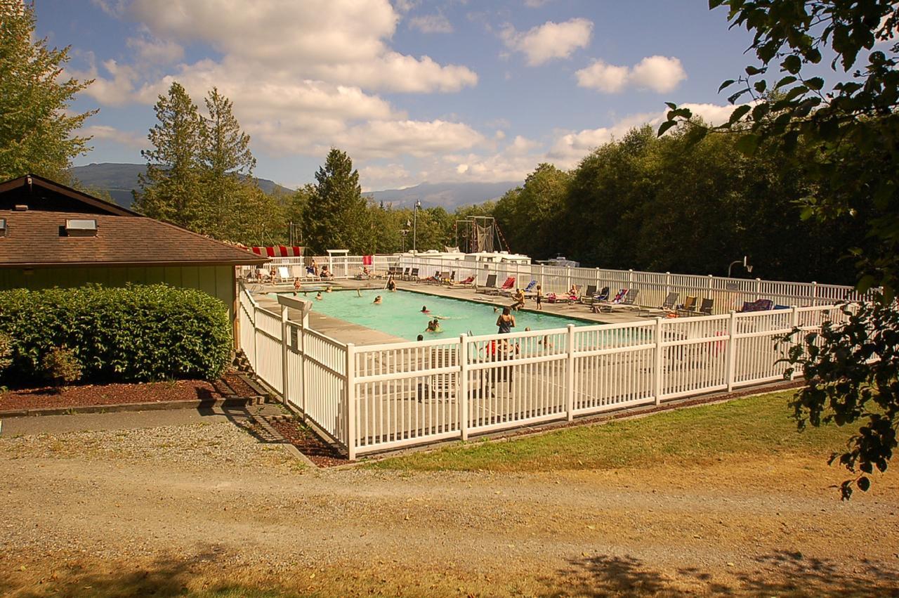 Mount Vernon Camping Resort 16 Ft. Yurt 6 Bow Bagian luar foto