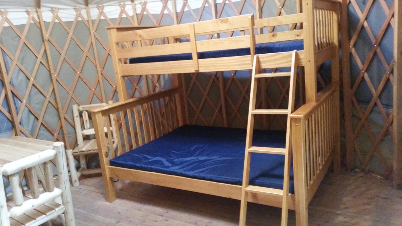 Mount Vernon Camping Resort 16 Ft. Yurt 6 Bow Bagian luar foto